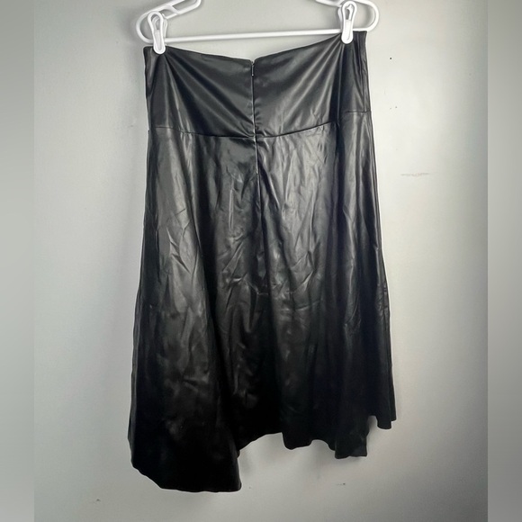NWT 7 for All Mankind Asymmetrical Hem Faux leather Midi Skirt Black size large - Picture 8 of 8